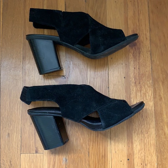 Kenneth Cole Reaction Sandals - Picture 2 of 8